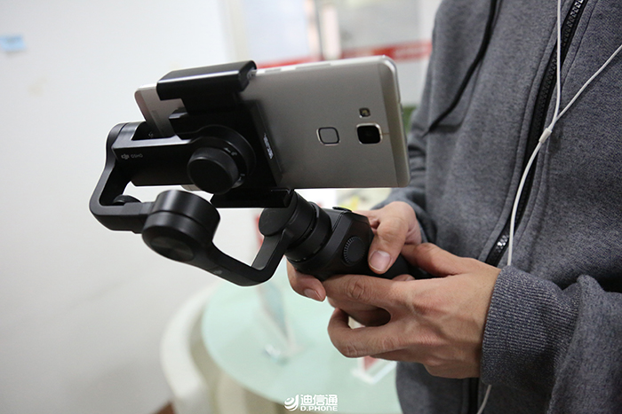 没兴趣标题党!正儿八经评测大疆OSMO Mobile(11).jpg 没兴趣标题党!正儿八经评测大疆OSMO Mobile(11).jpg